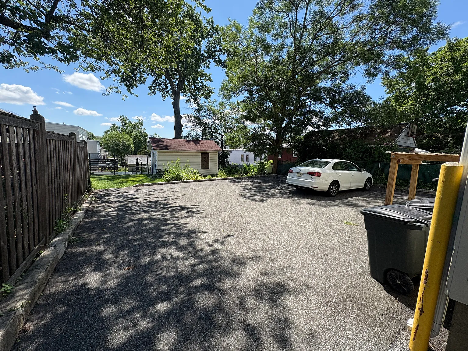 4 bed, 2000 sqft, $3,450 — Photo 2