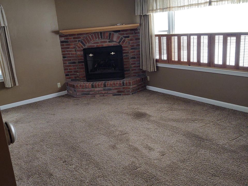 2nd image of 3246 N Mayfair Rd