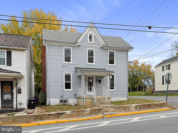 5th image of 135 Woodbury Ave