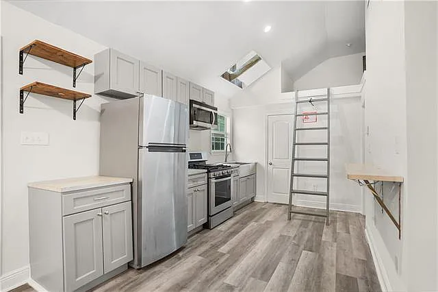 325 S Lopez St #D — Photo 6