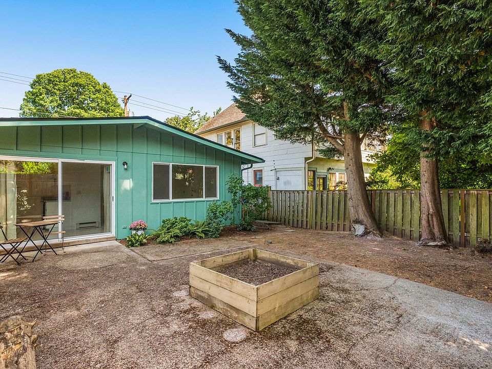Quiet back unit -- large private yard