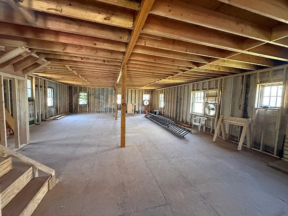 4th image of 3612 Sequoia Ave
