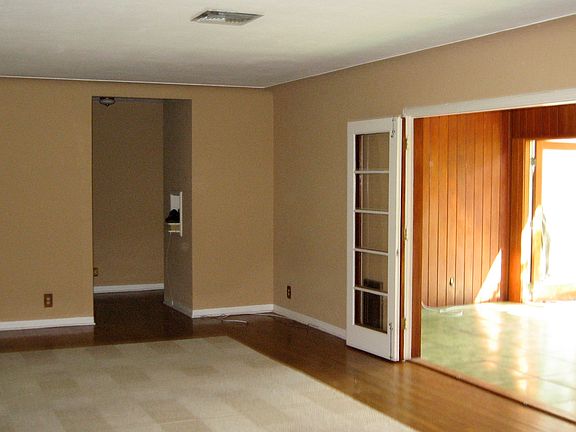 LR to FL Room to outdoors