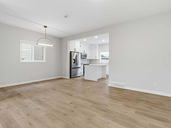 3rd image of 2253 N Bayview Dr SW