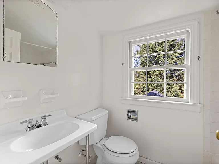 154 N Franklin Tpke — Photo 14