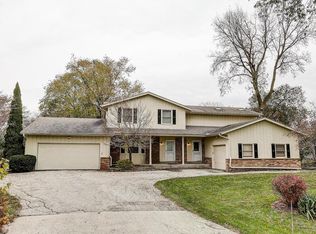 1422 S 164th St, New Berlin, WI 53151