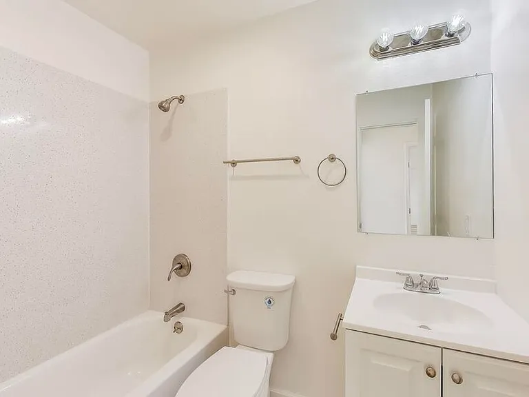 430 Vernon St #10 — Photo 11