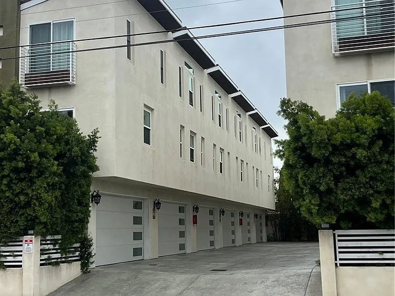 13804 Cordary Ave — Photo 3
