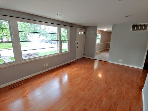 3rd image of 100 Adobe Cir