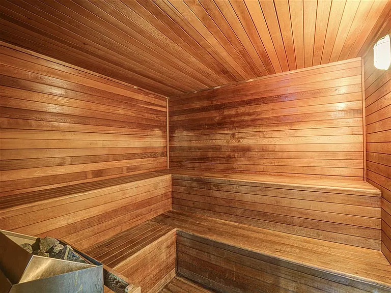 Trinity Square Apartments — Photo 9