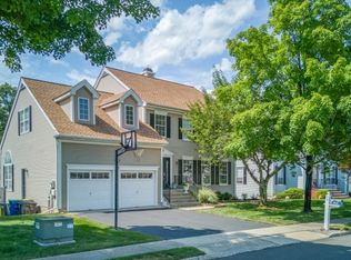 32 Strawberry Hill Rd, Branchburg, NJ 08876