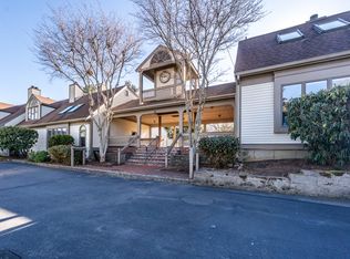 39 Blossom Ave APT 4, Osterville, MA 02655