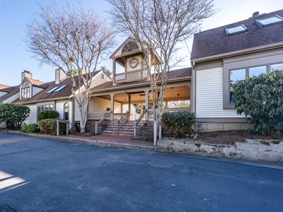 39 Blossom Avenue APT 4, Osterville, MA, 02655