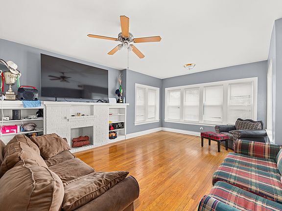 2nd image of 4627 N Monticello Ave