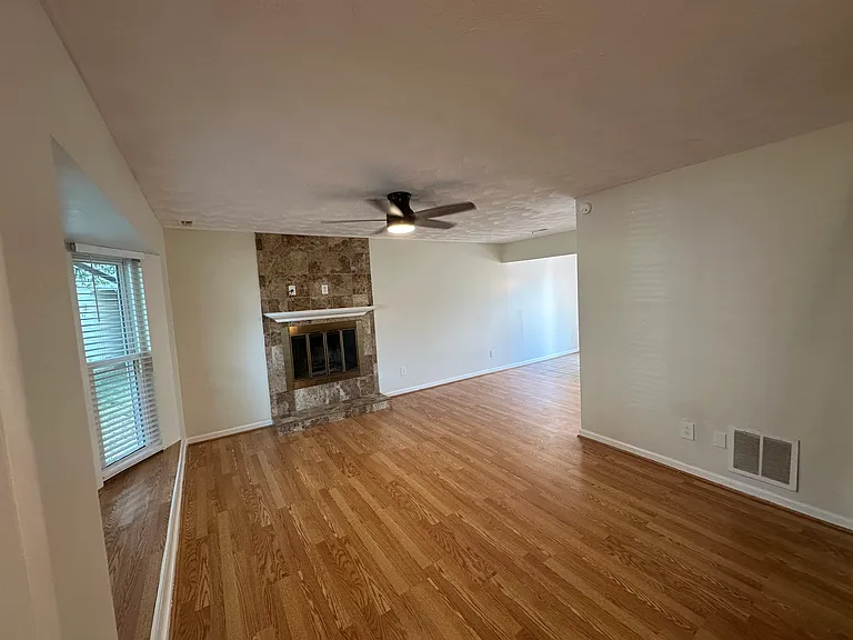 3590 Windmill Dr — Photo 2