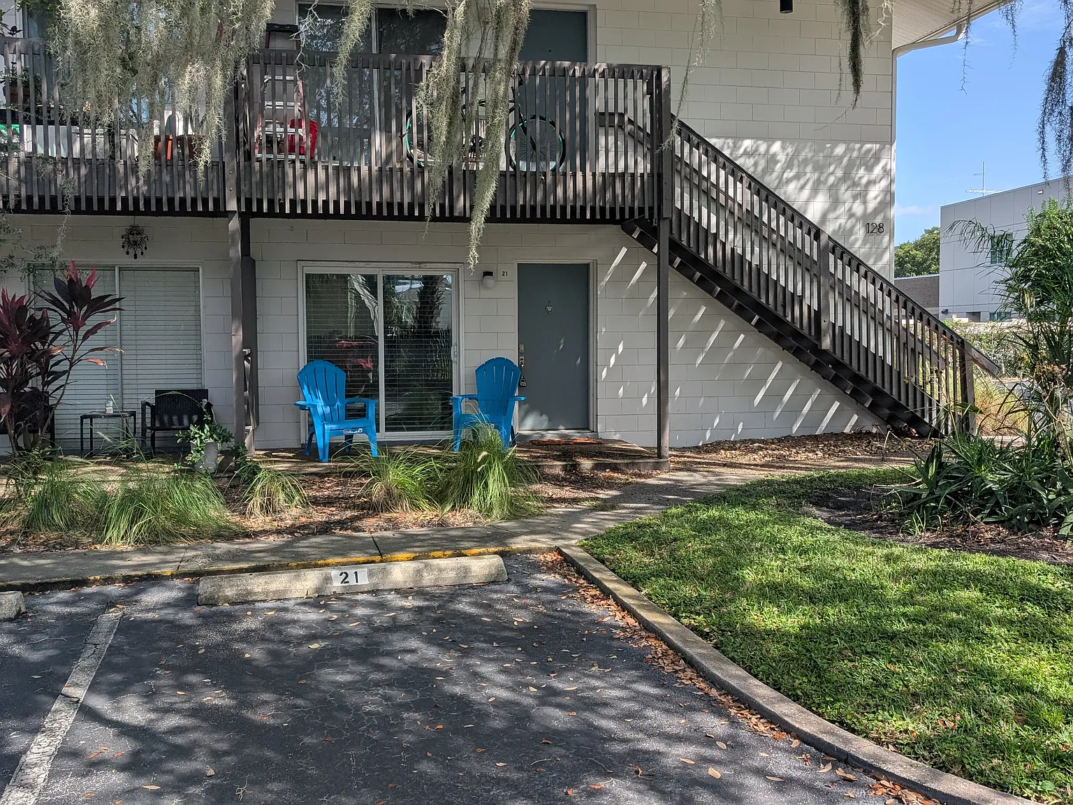 2 bed, 950 sqft, $1,949 — Photo 2