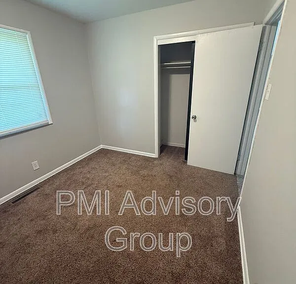 1220 SW 31st Ter — Photo 6