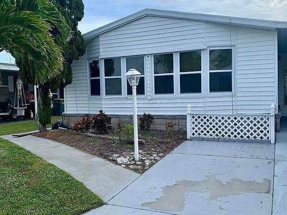 3rd image of 706 Periwinkle Cir