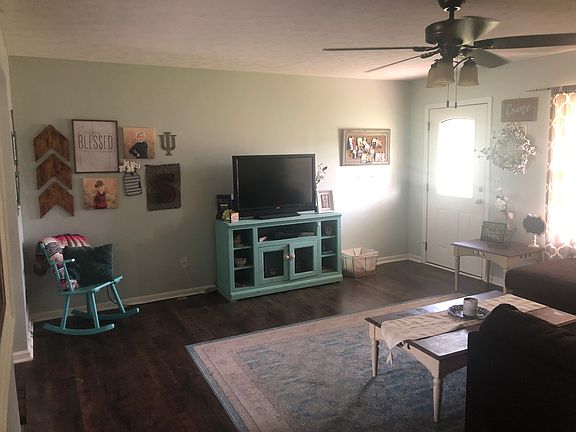 3rd image of 502 N Village Ln
