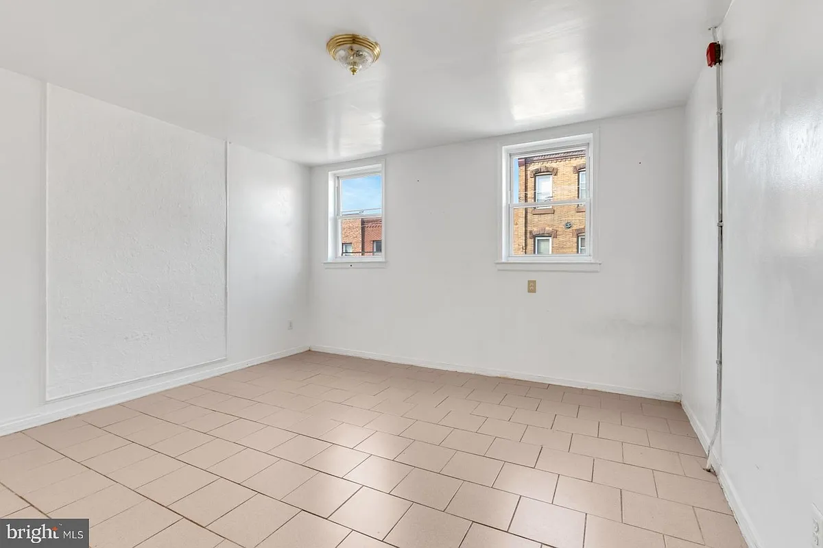 Building Photo - 2301 S 16th St #2