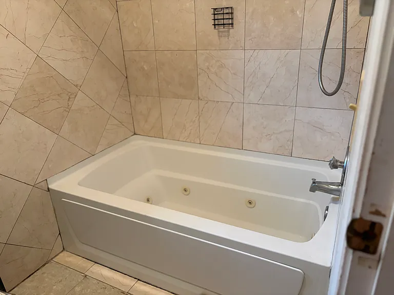 4700 Rolling Green Dr — Photo 5