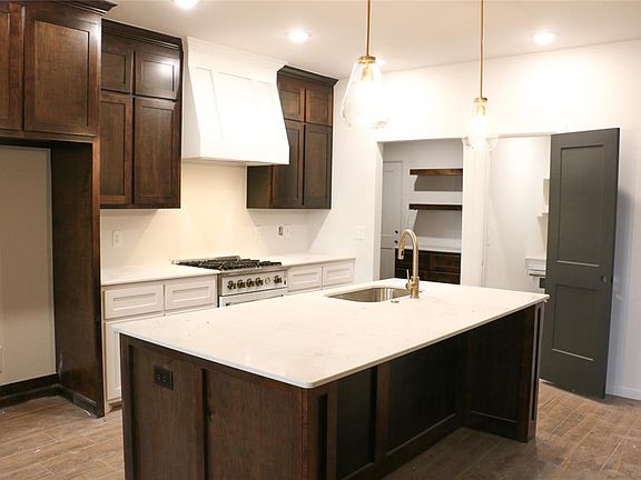 4th image of 621 Honey Springs Ln