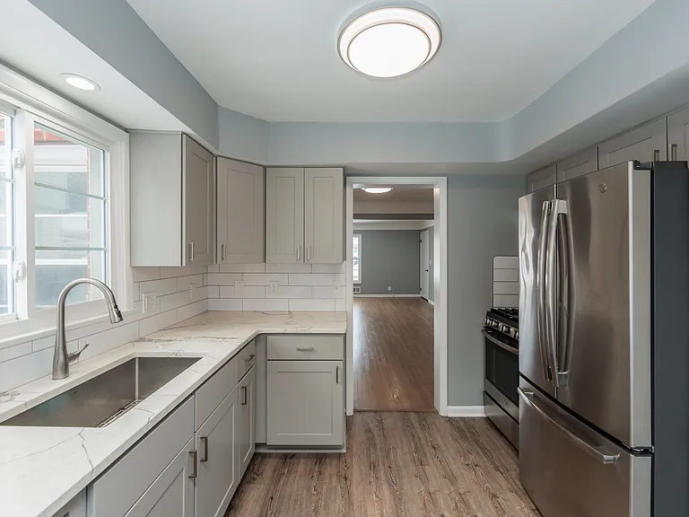 2539 Warrensville Center Rd — Photo 20
