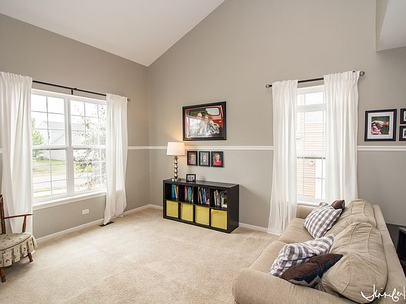3rd image of 209 Fieldstone Dr