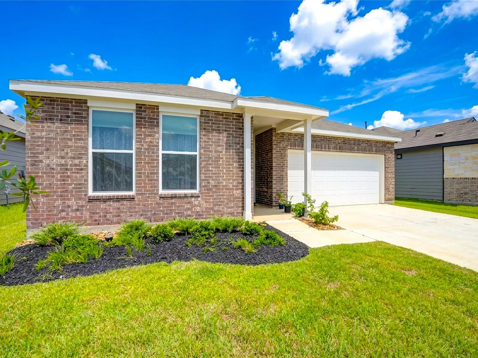 4 bed, 2.0 bath, 2014 sqft, $2,100 — Photo 3