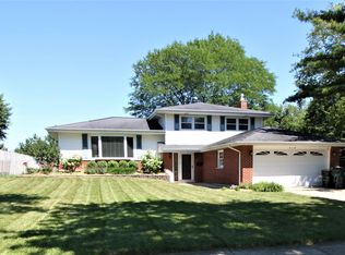 8S161 Grant St, Darien, IL 60561