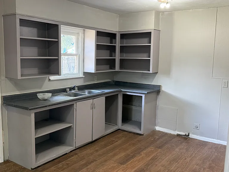 803 Cherry St — Photo 11