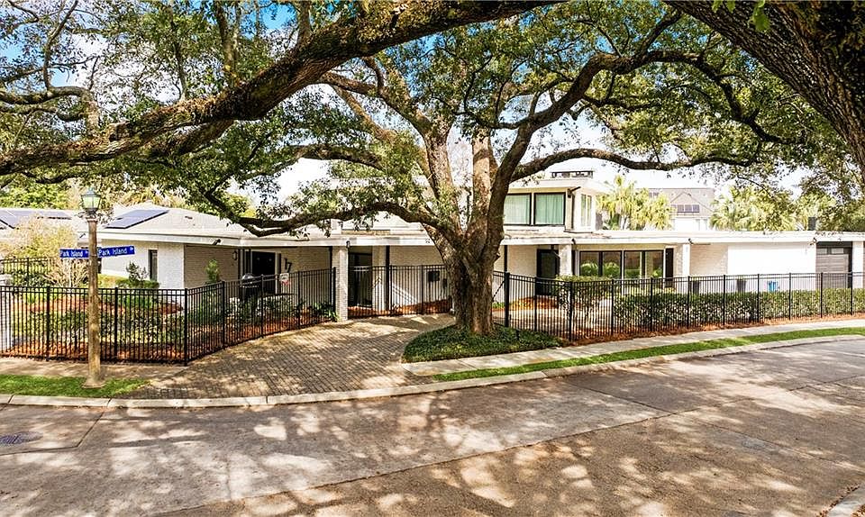 1st image of 17 Park Island Dr