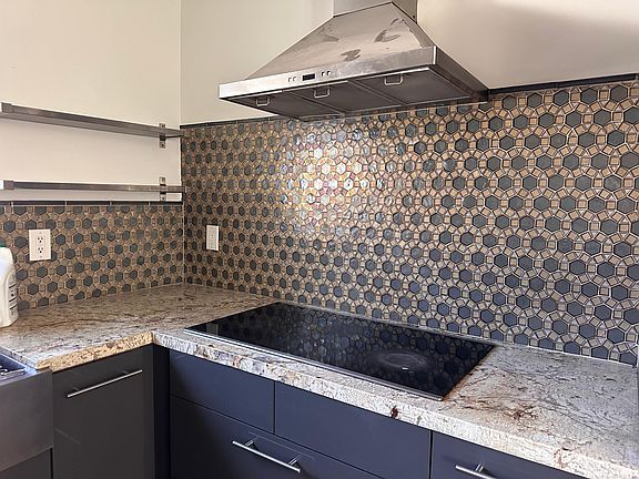 3rd image of 10396 Paradise Dr