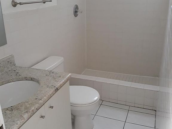 5th image of 217 E Amelia St APT 2