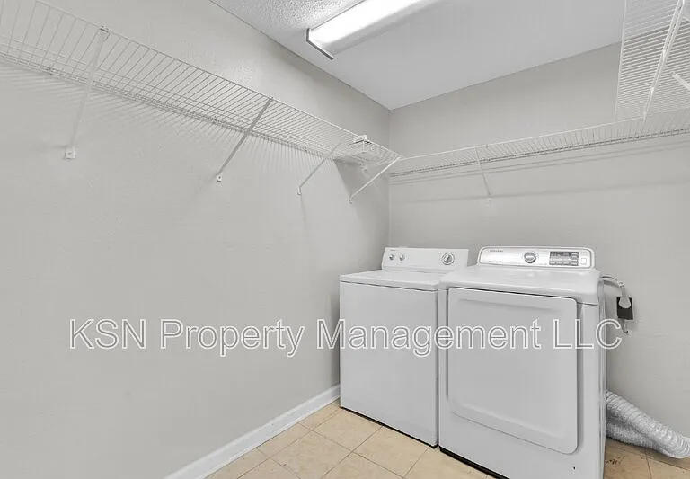 117 Windsor Rd — Photo 46