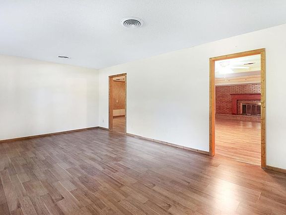 3rd image of 701 Pampa St
