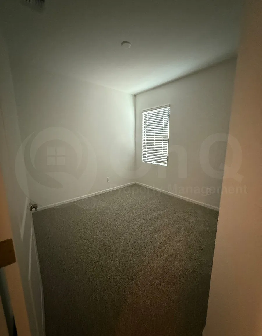 3 bed, 2.0 bath, 1467 sqft, $2,100 — Photo 3