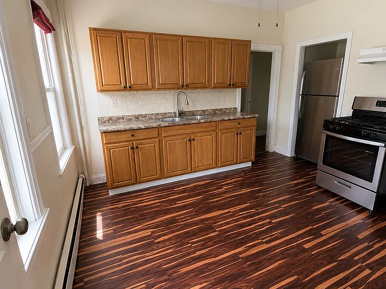 37 Bowers St #1 — Photo 6