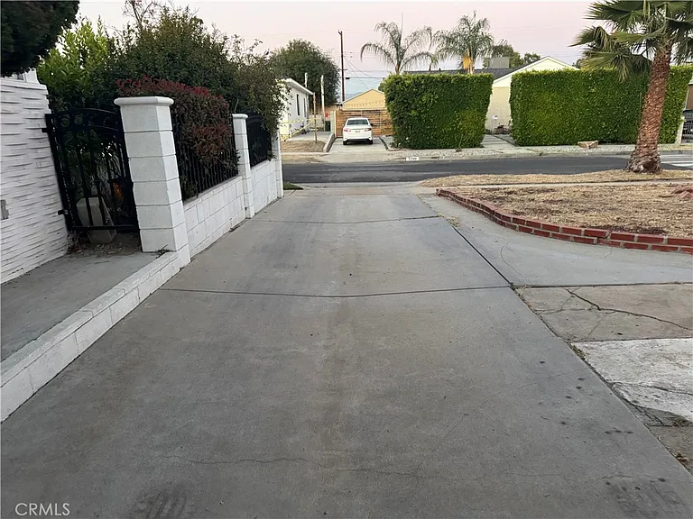 7701 Wilkinson Ave — Photo 12