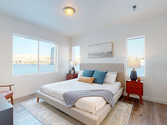 3rd image of 1266 S Sawmill Blvd #3-307