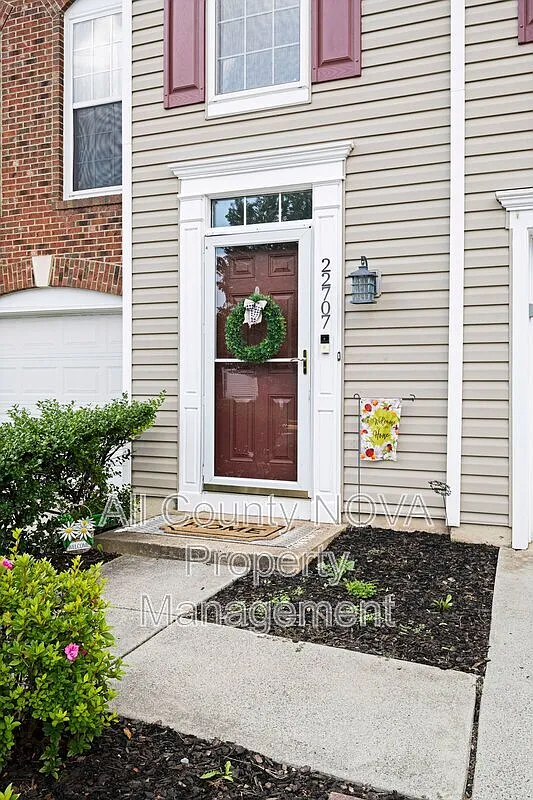 3 bed, 3.5 bath, 2000 sqft, $2,900 — Photo 2