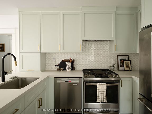 4th image of 84 Coleridge Ave
