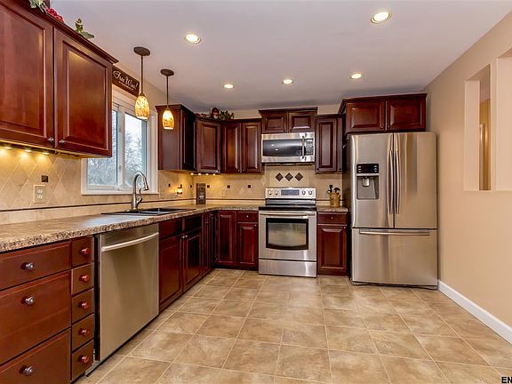 5th image of 12 Marlyn Dr