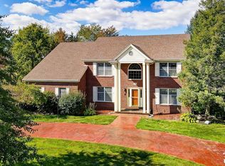 930 Regents Park Dr, Monroe, MI 48161