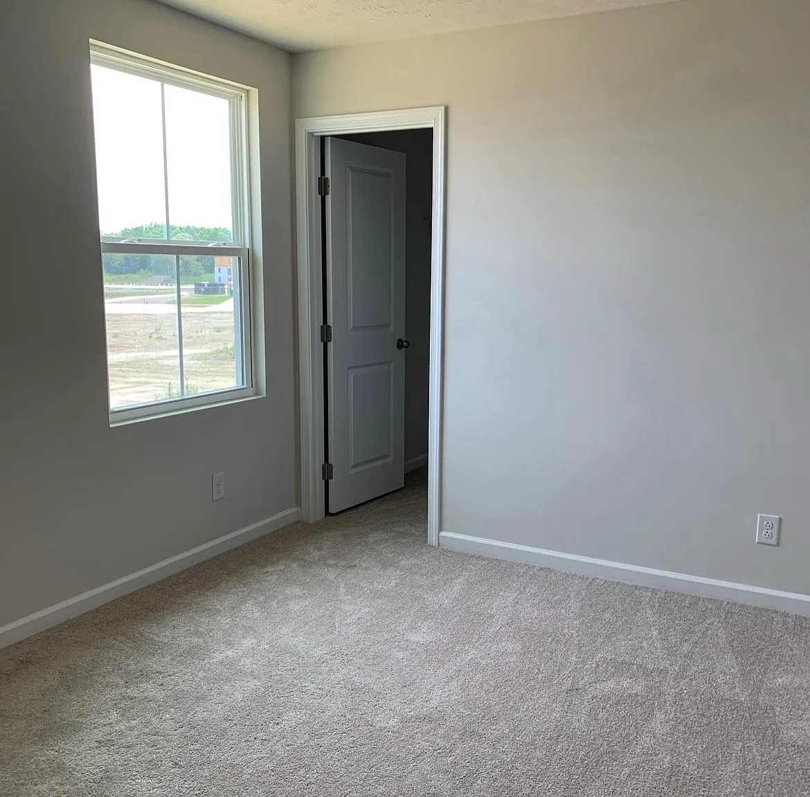 4 bed, 2400 sqft, $2,750 — Photo 4