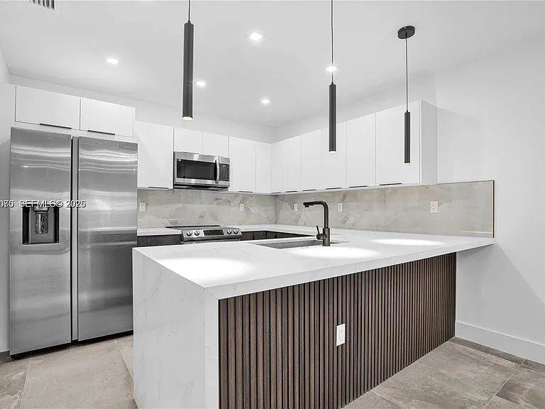 3431 SW 16th Ter #1 — Photo 9