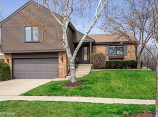 302 Apollo Ct, Vernon Hills, IL 60061