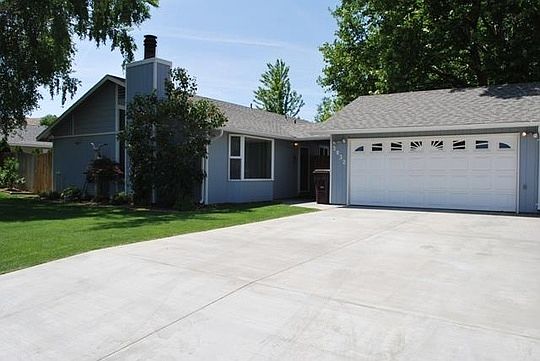 2nd image of 3832 S Quincy Pl