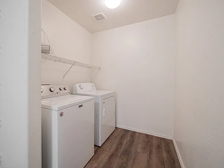 1861 E Patrick Ln — Photo 36