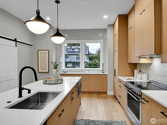 4th image of 6357 38th Avenue SW